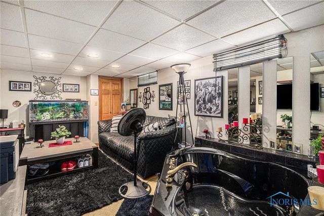 710 N Byrne Road, Toledo, OH 43607