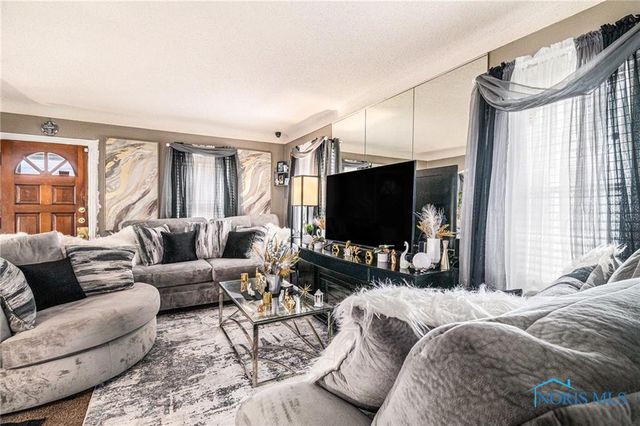 710 N Byrne Road, Toledo, OH 43607