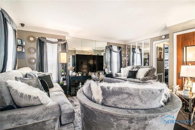 710 N Byrne Road, Toledo, OH 43607