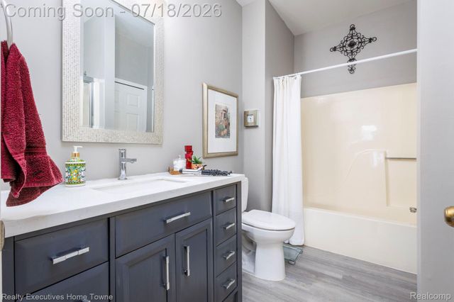 41993 Arrowhead Drive, Novi, MI 48377