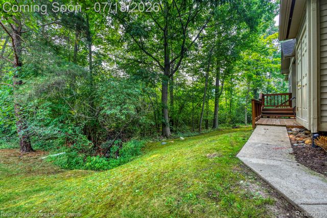 41993 Arrowhead Drive, Novi, MI 48377
