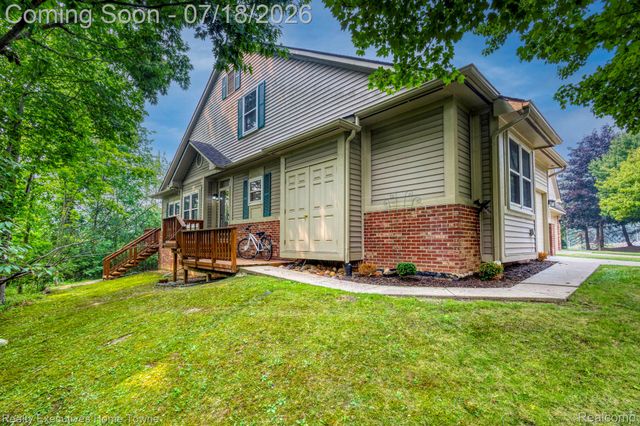 41993 Arrowhead Drive, Novi, MI 48377