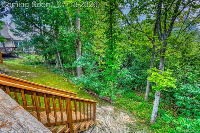 41993 Arrowhead Drive, Novi, MI 48377