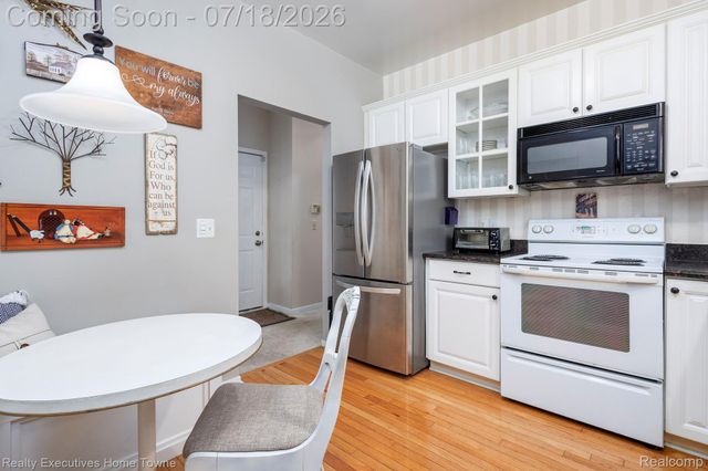 41993 Arrowhead Drive, Novi, MI 48377