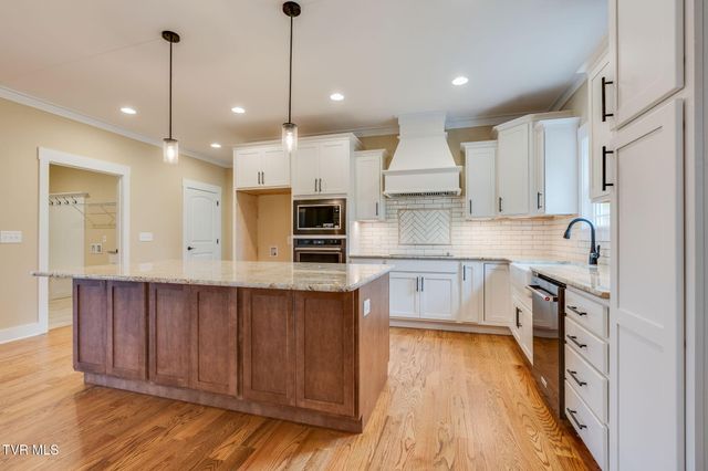 920 Daybreak Crest, Jonesborough, TN 37659