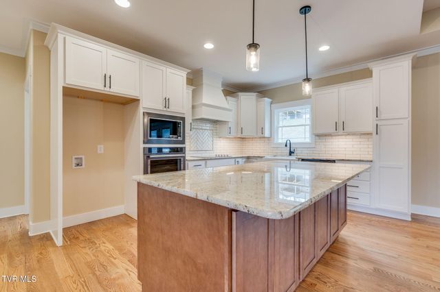 920 Daybreak Crest, Jonesborough, TN 37659