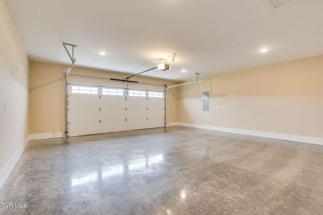 920 Daybreak Crest, Jonesborough, TN 37659