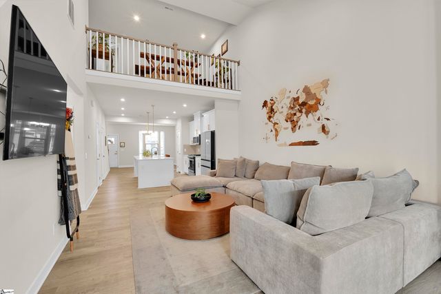 31 Moss Hollow Way, Simpsonville, SC 29680