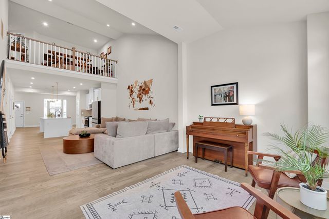 31 Moss Hollow Way, Simpsonville, SC 29680