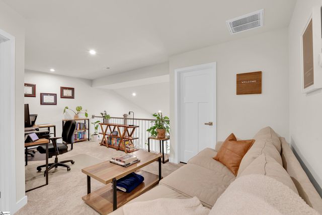 31 Moss Hollow Way, Simpsonville, SC 29680