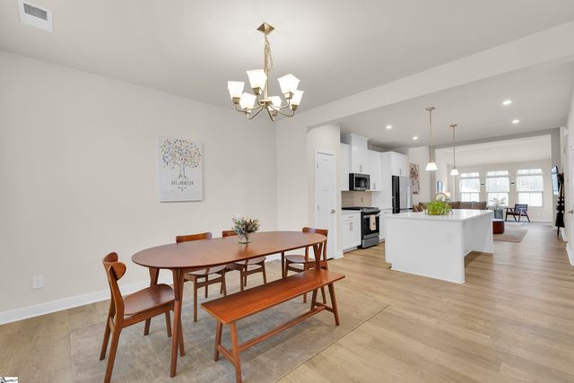 31 Moss Hollow Way, Simpsonville, SC 29680