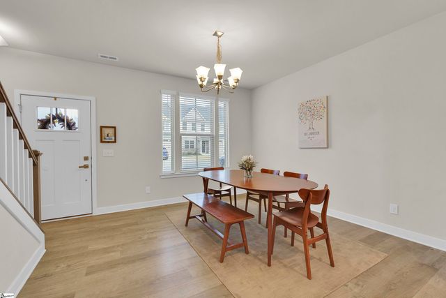 31 Moss Hollow Way, Simpsonville, SC 29680