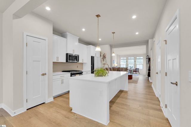 31 Moss Hollow Way, Simpsonville, SC 29680