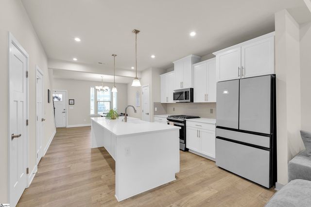 31 Moss Hollow Way, Simpsonville, SC 29680