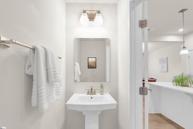 31 Moss Hollow Way, Simpsonville, SC 29680