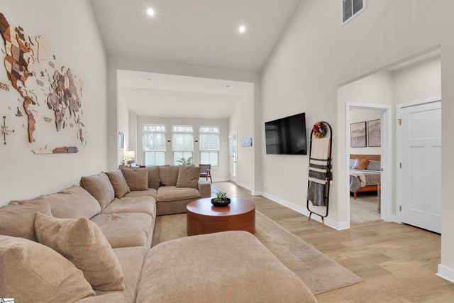 31 Moss Hollow Way, Simpsonville, SC 29680