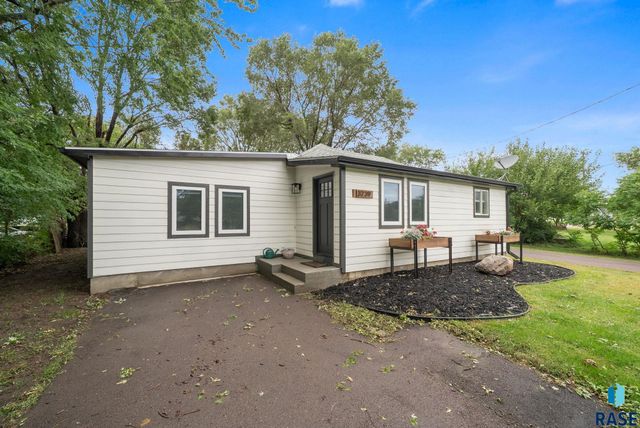 3239 N Lewis Ave Avenue, Sioux Falls, SD 57104