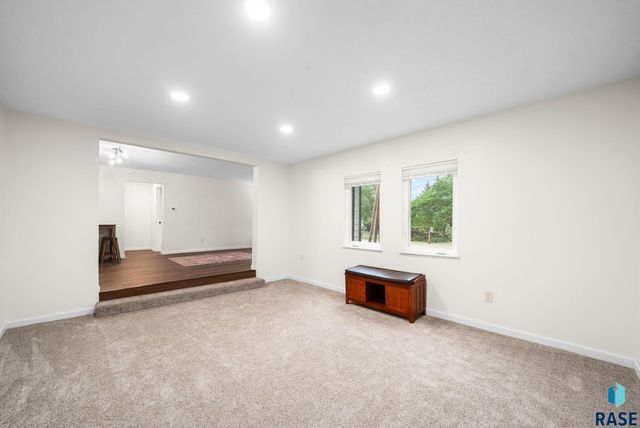 3239 N Lewis Ave Avenue, Sioux Falls, SD 57104
