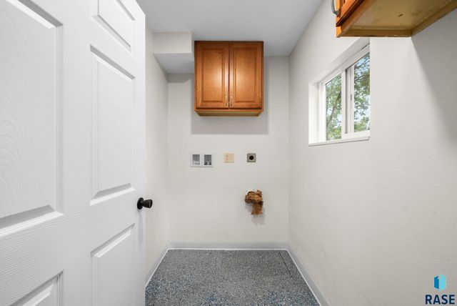 3239 N Lewis Ave Avenue, Sioux Falls, SD 57104