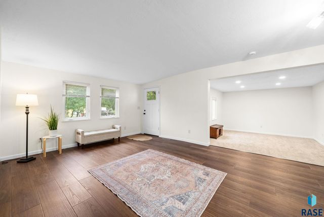 3239 N Lewis Ave Avenue, Sioux Falls, SD 57104