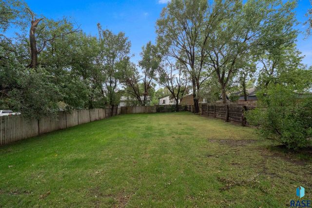 3239 N Lewis Ave Avenue, Sioux Falls, SD 57104