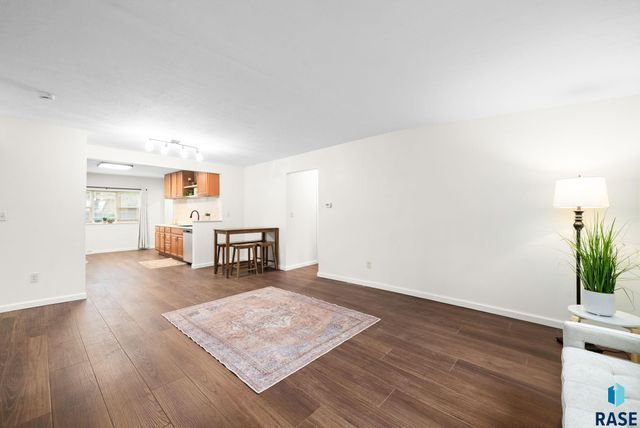 3239 N Lewis Ave Avenue, Sioux Falls, SD 57104