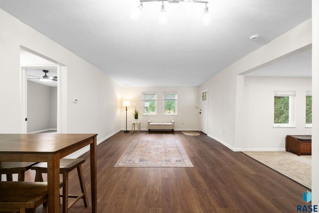 3239 N Lewis Ave Avenue, Sioux Falls, SD 57104