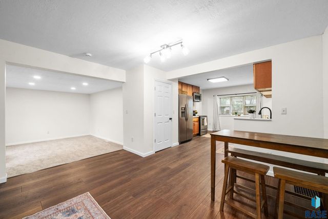3239 N Lewis Ave Avenue, Sioux Falls, SD 57104