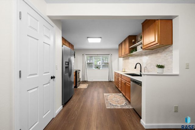 3239 N Lewis Ave Avenue, Sioux Falls, SD 57104