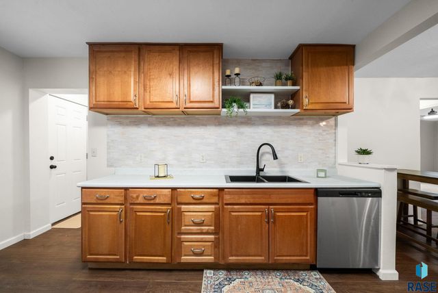 3239 N Lewis Ave Avenue, Sioux Falls, SD 57104