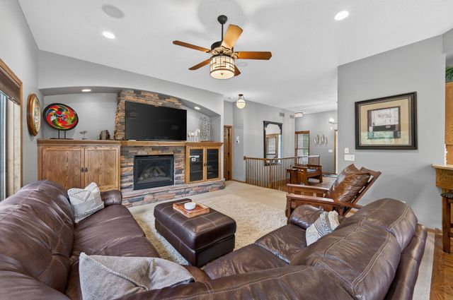 607 100th Court NE, Blaine, MN 55434