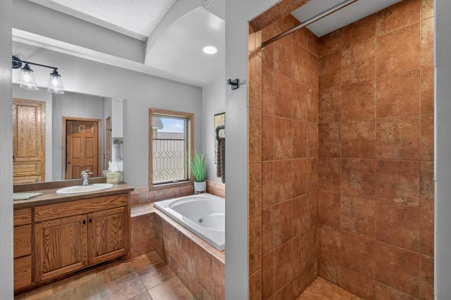 607 100th Court NE, Blaine, MN 55434