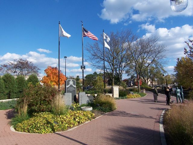 509 Aurora Avenue 202, Naperville, IL 60540