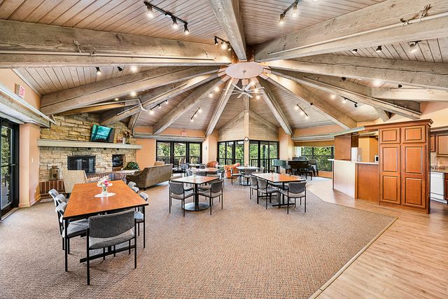 509 Aurora Avenue 202, Naperville, IL 60540