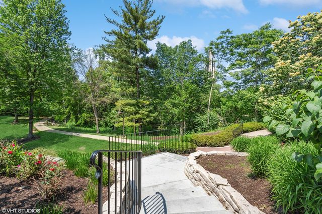509 Aurora Avenue 202, Naperville, IL 60540