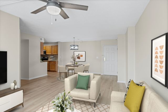 509 Aurora Avenue 202, Naperville, IL 60540