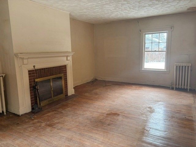 41 Dartmouth St, Holyoke, MA 01040