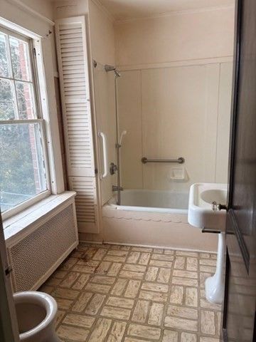 41 Dartmouth St, Holyoke, MA 01040