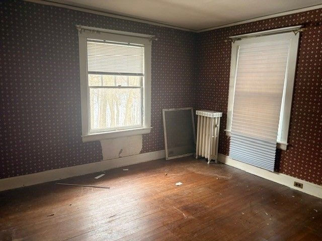 41 Dartmouth St, Holyoke, MA 01040