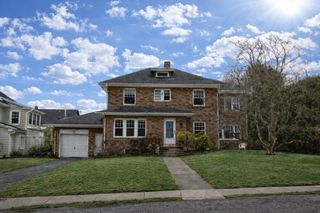 41 Dartmouth St, Holyoke, MA 01040