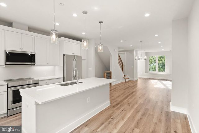 166 N LEE ST, Falls Church, VA 22046