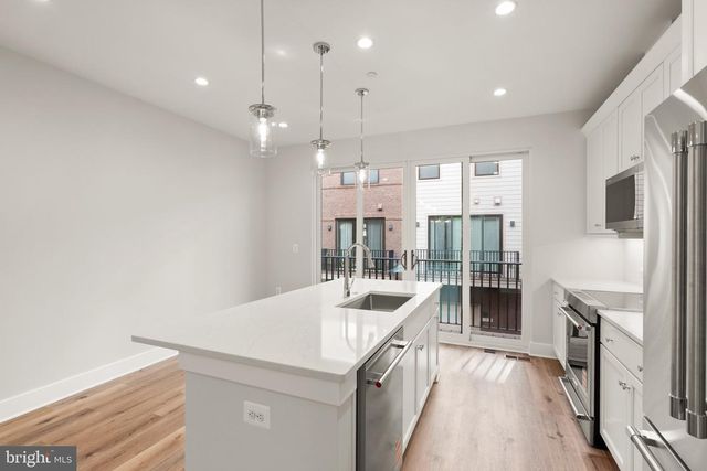 166 N LEE ST, Falls Church, VA 22046