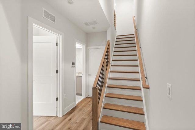 166 N LEE ST, Falls Church, VA 22046