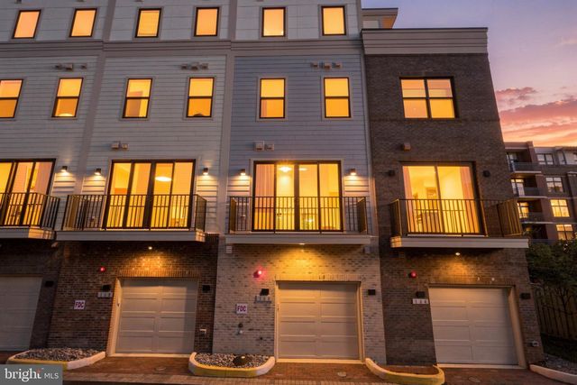 166 N LEE ST, Falls Church, VA 22046