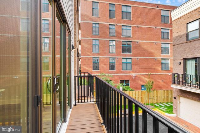 166 N LEE ST, Falls Church, VA 22046