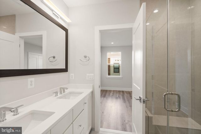 166 N LEE ST, Falls Church, VA 22046