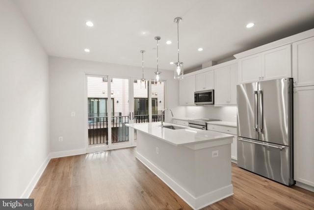 166 N LEE ST, Falls Church, VA 22046