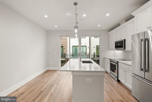 166 N LEE ST, Falls Church, VA 22046