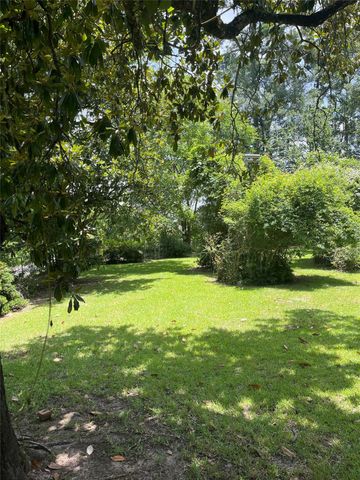 149 Hickory Hollow, Onalaska, TX 77360