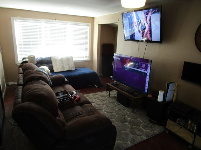 5204 Curzon Avenue, Fort Worth, TX 76107